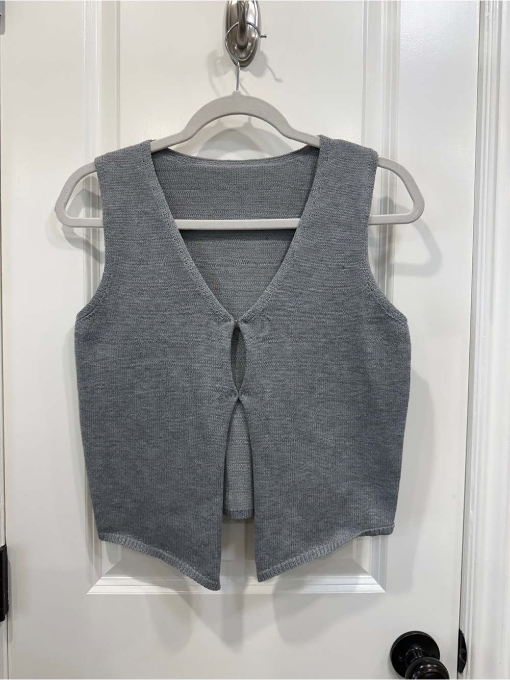 Sleeveless Knit V-Neck Tank Top in Gray